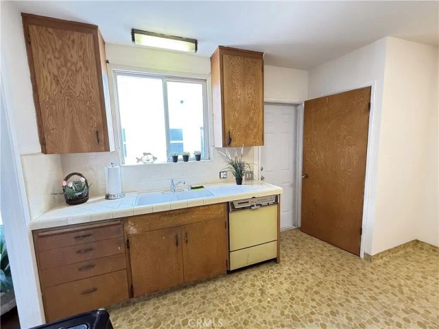 933 S MULLEN Avenue, Los Angeles, CA 90019