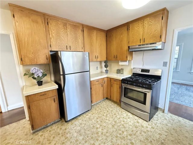 933 S MULLEN Avenue, Los Angeles, CA 90019