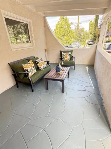933 S MULLEN Avenue, Los Angeles, CA 90019
