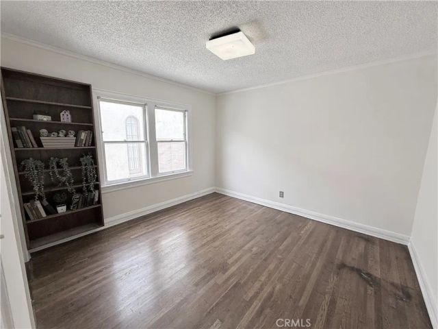 933 S MULLEN Avenue, Los Angeles, CA 90019