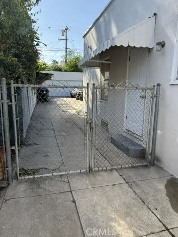 933 S MULLEN Avenue, Los Angeles, CA 90019