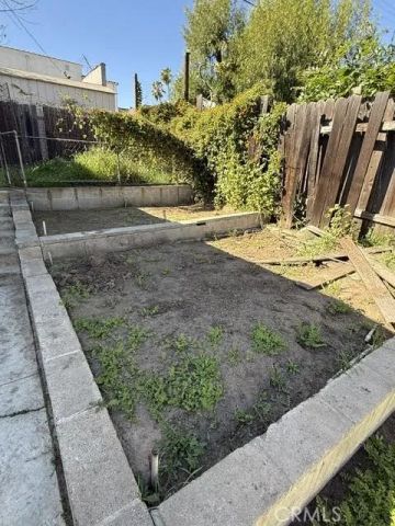 933 S MULLEN Avenue, Los Angeles, CA 90019