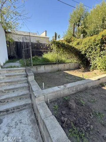 933 S MULLEN Avenue, Los Angeles, CA 90019