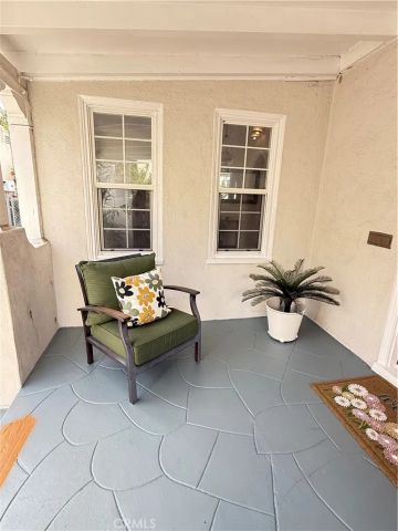 933 S MULLEN Avenue, Los Angeles, CA 90019