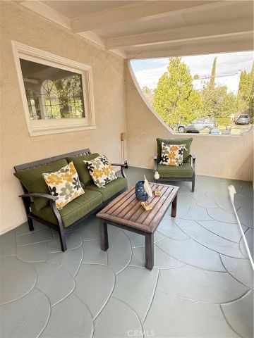 933 S MULLEN Avenue, Los Angeles, CA 90019