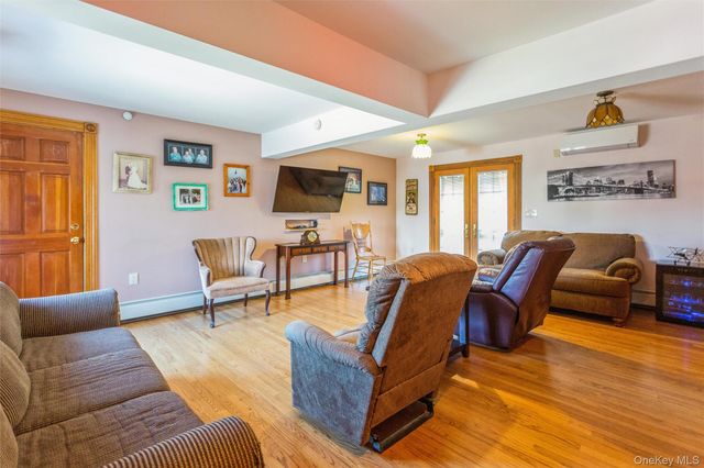 73 Parma Road, Island Park, NY 11558