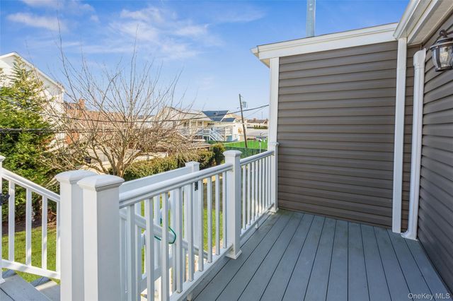 73 Parma Road, Island Park, NY 11558