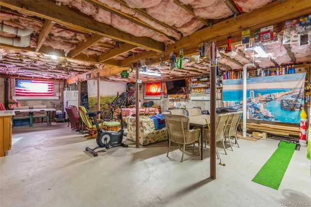 73 Parma Road, Island Park, NY 11558