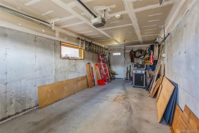 73 Parma Road, Island Park, NY 11558