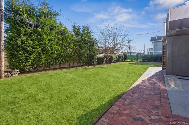 73 Parma Road, Island Park, NY 11558