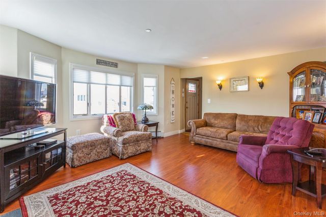 73 Parma Road, Island Park, NY 11558