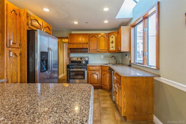 73 Parma Road, Island Park, NY 11558