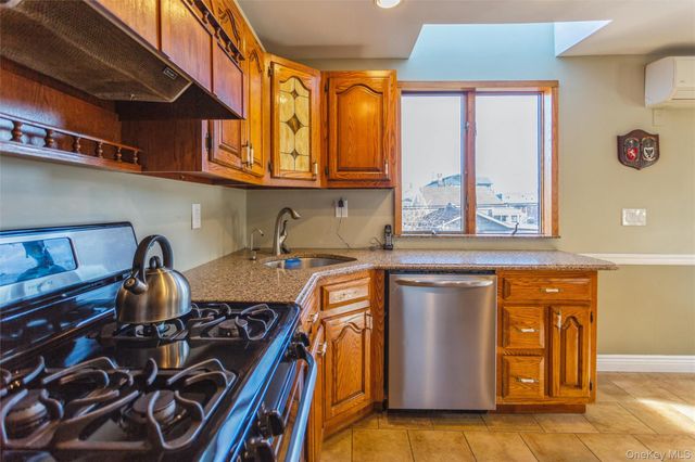 73 Parma Road, Island Park, NY 11558