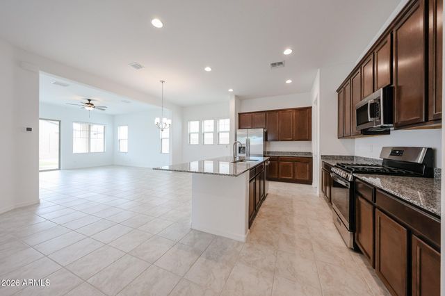 7616 W BRONCO Trail, Peoria, AZ 85383