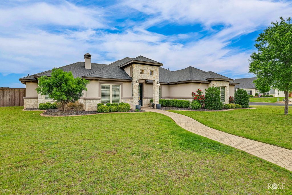 Image 3 of property listing at 4750 Shadow Creek Drive, San Angelo, TX 76904