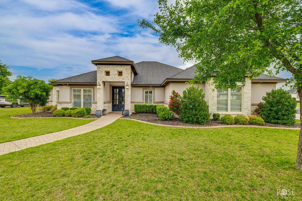 Image 5 of property listing at 4750 Shadow Creek Drive, San Angelo, TX 76904