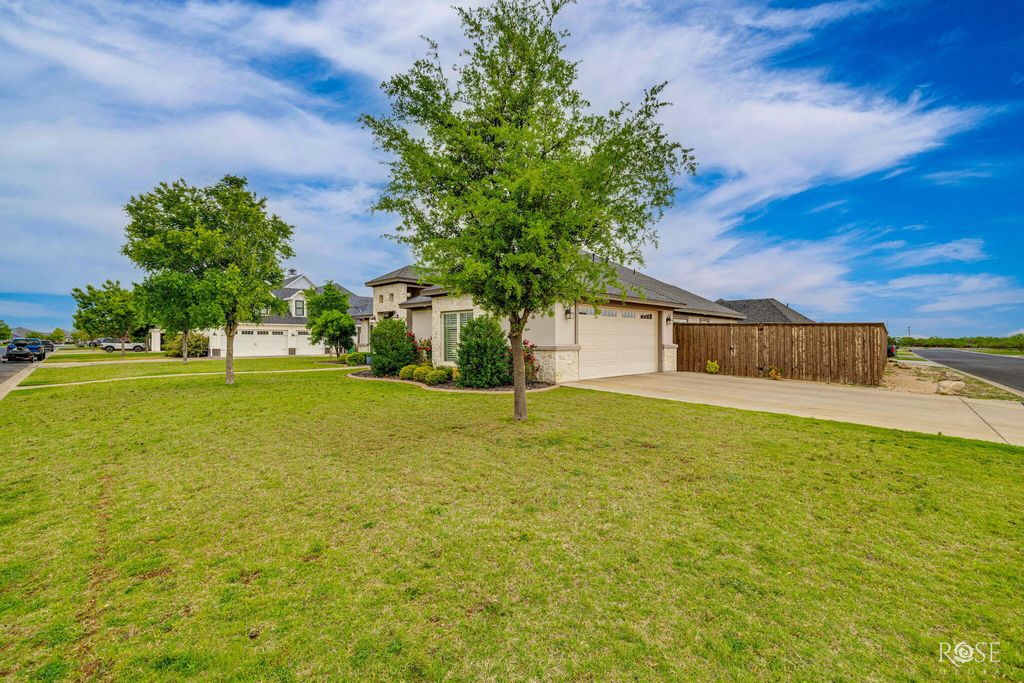 Image 6 of property listing at 4750 Shadow Creek Drive, San Angelo, TX 76904