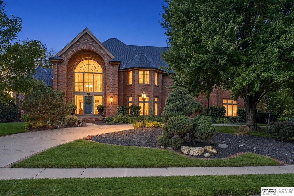 754 N 164th Street, Omaha, NE 68118