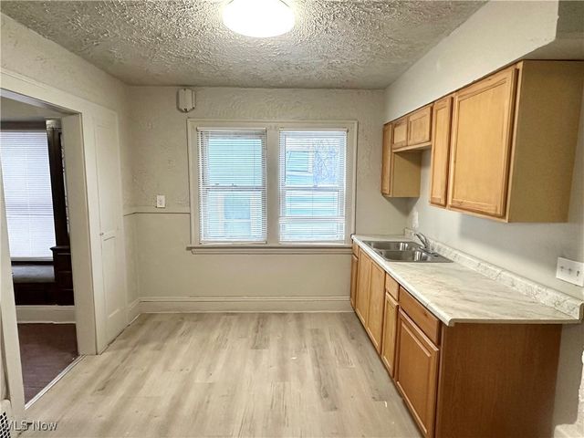 9613 Parkview Avenue, Cleveland, OH 44104