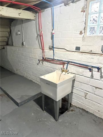 9613 Parkview Avenue, Cleveland, OH 44104