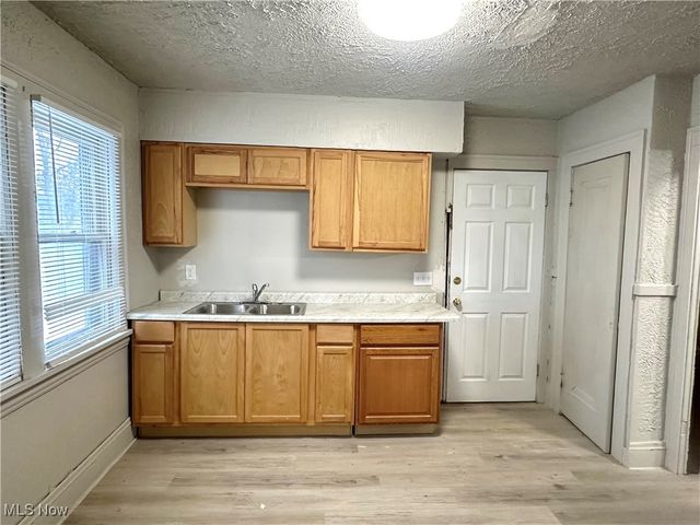 9613 Parkview Avenue, Cleveland, OH 44104