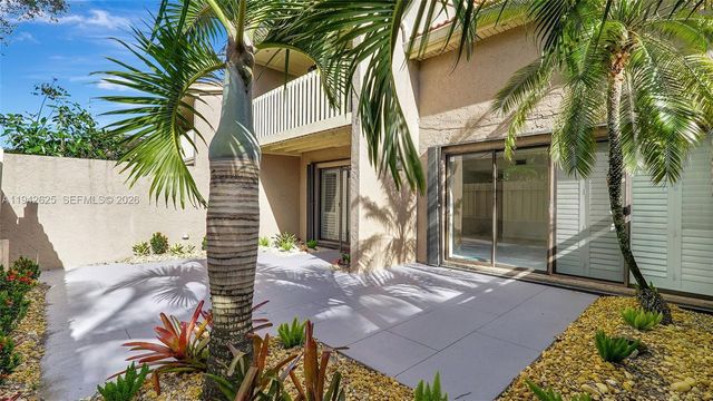 205 Dunwoody Ln 17-85, Hollywood, FL 33021