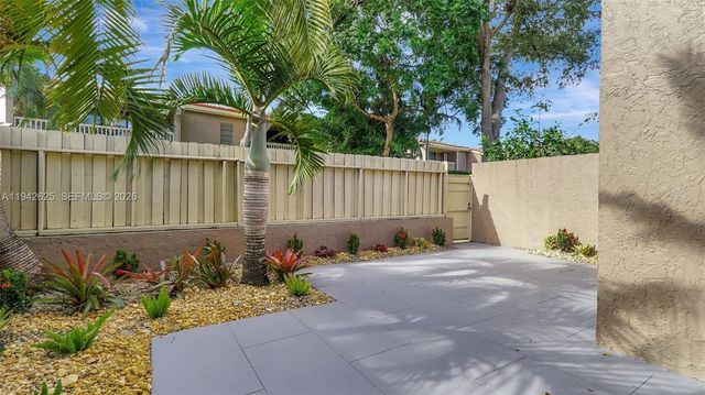 205 Dunwoody Ln 17-85, Hollywood, FL 33021