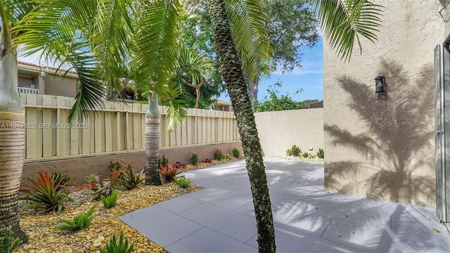 205 Dunwoody Ln 17-85, Hollywood, FL 33021