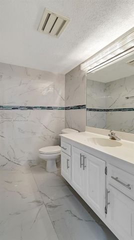 205 Dunwoody Ln 17-85, Hollywood, FL 33021