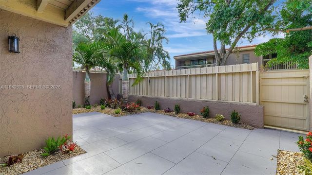 205 Dunwoody Ln 17-85, Hollywood, FL 33021