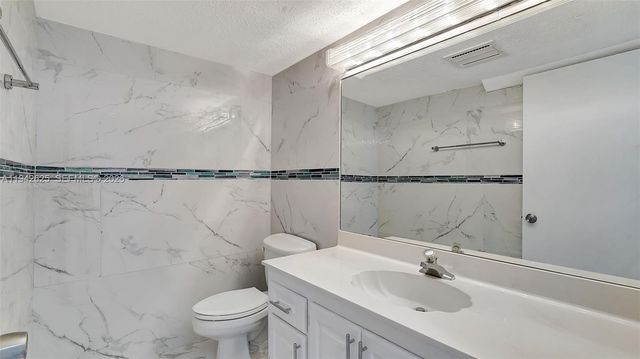205 Dunwoody Ln 17-85, Hollywood, FL 33021