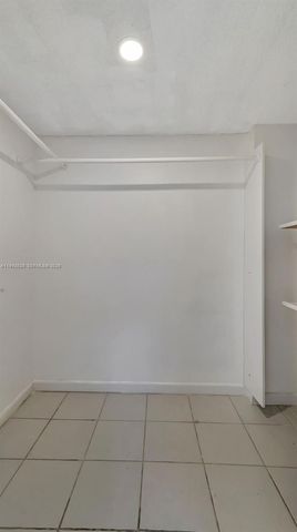 205 Dunwoody Ln 17-85, Hollywood, FL 33021