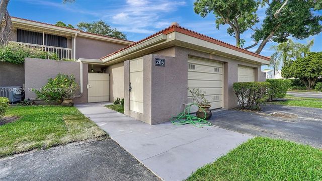 205 Dunwoody Ln 17-85, Hollywood, FL 33021