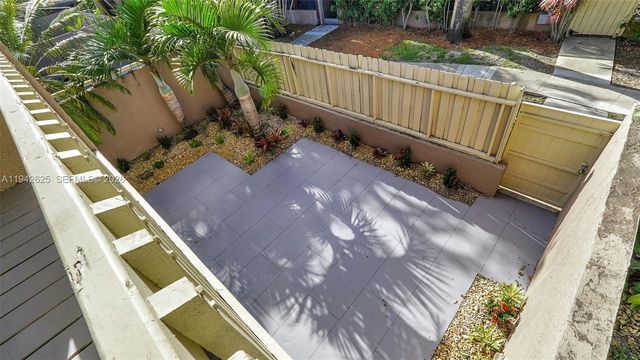 205 Dunwoody Ln 17-85, Hollywood, FL 33021