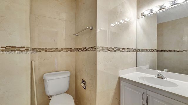 205 Dunwoody Ln 17-85, Hollywood, FL 33021