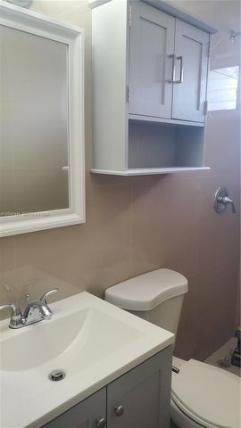 905 SW 4th Terrace E E, Hallandale Beach, FL 33009