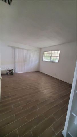 905 SW 4th Terrace E E, Hallandale Beach, FL 33009