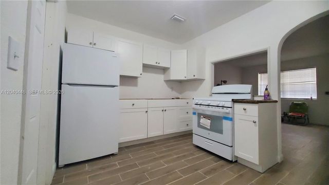 905 SW 4th Terrace E E, Hallandale Beach, FL 33009
