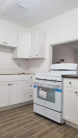 905 SW 4th Terrace E E, Hallandale Beach, FL 33009