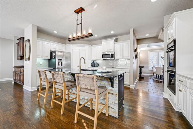 10911 W 163rd Terrace, Overland Park, KS 66221