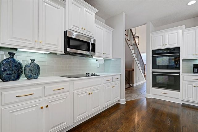 10911 W 163rd Terrace, Overland Park, KS 66221