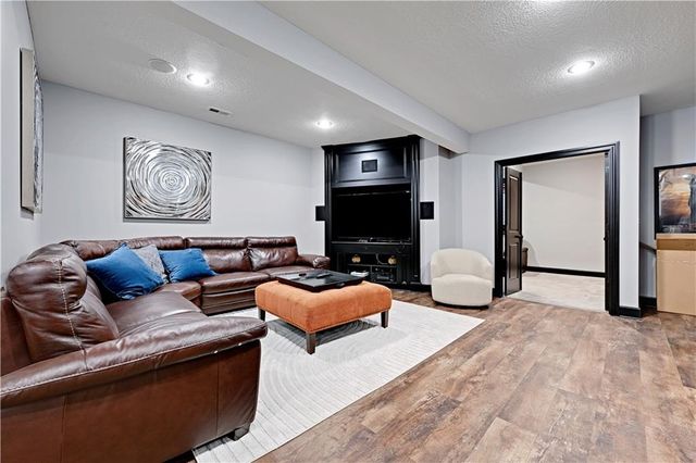 10911 W 163rd Terrace, Overland Park, KS 66221