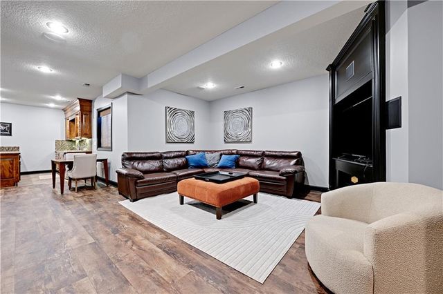 10911 W 163rd Terrace, Overland Park, KS 66221