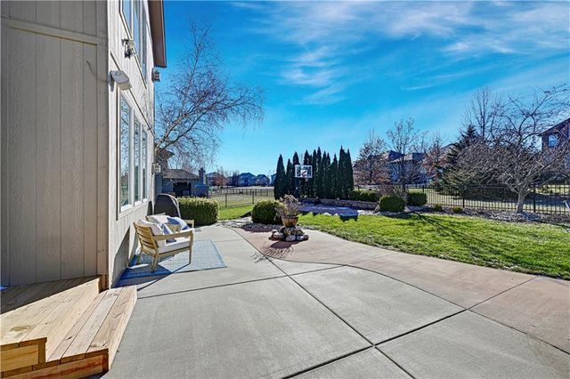 10911 W 163rd Terrace, Overland Park, KS 66221