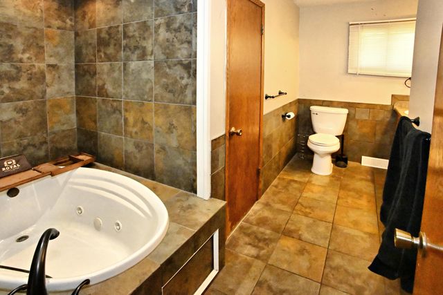 2405 Linden Drive, Valparaiso, IN 46383