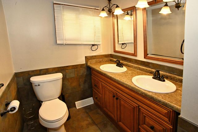 2405 Linden Drive, Valparaiso, IN 46383