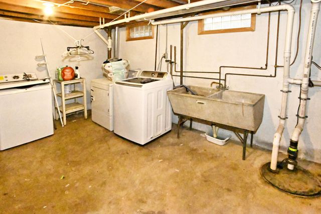 2405 Linden Drive, Valparaiso, IN 46383