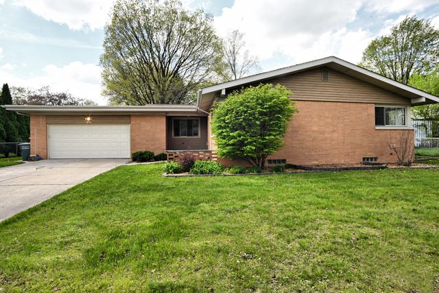 2405 Linden Drive, Valparaiso, IN 46383
