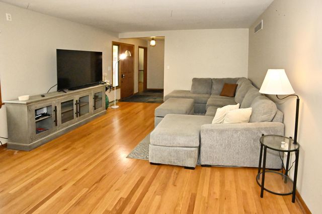 2405 Linden Drive, Valparaiso, IN 46383