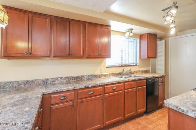 9811 E 5Th Street, Tucson, AZ 85748